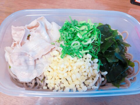 楽チン！ワカメと豚肉の蕎麦弁当